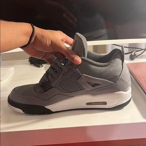 Jordan retro 4 cool greys